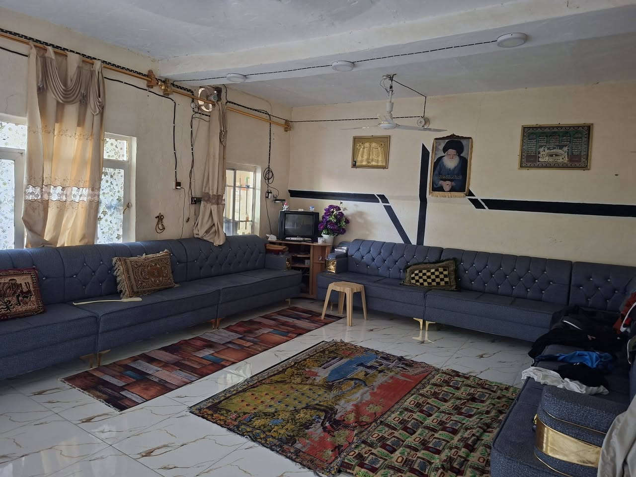 السلام عليكم
بيت للبيع  الموقع الشارع الوسطاني قريب عن مولده سيد ثائر 

البيت بأسمي طابو ملك صرف طابقين يحتوي على غرفتي نوم وصاله ومطبخ وصحيات وحديقة والطابق العلوي غرفة نوم مساحة البيت 200م٢ السعر 80بي مجال

للاستفسار أكثر الاتصال أو مراسلة الصحفه

‎***********

‎***********
