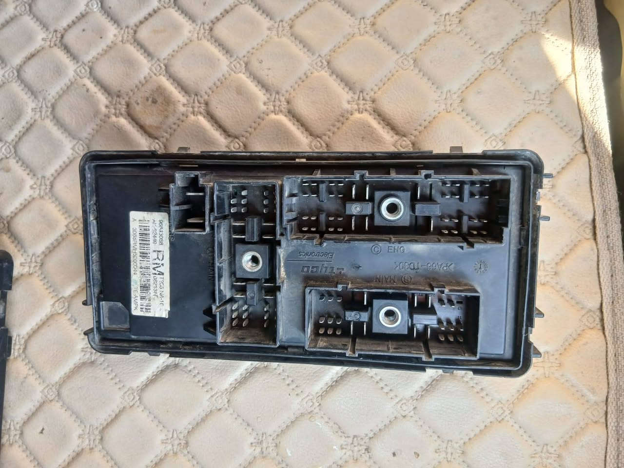 سلام عليكم قاعدة فيوزات مال أفيو اصليه مال تفصيخ سعرها 100 *********** رقم للتواصل
