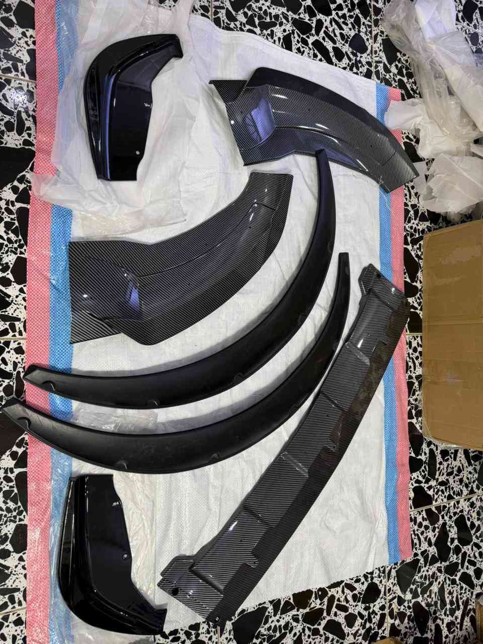 شارب مارسيدس مال امزون اصلي
جديد غير مستخدم 
نوع Glw 166
كاربون فايبر 
للتواصل واتساب 
***********
