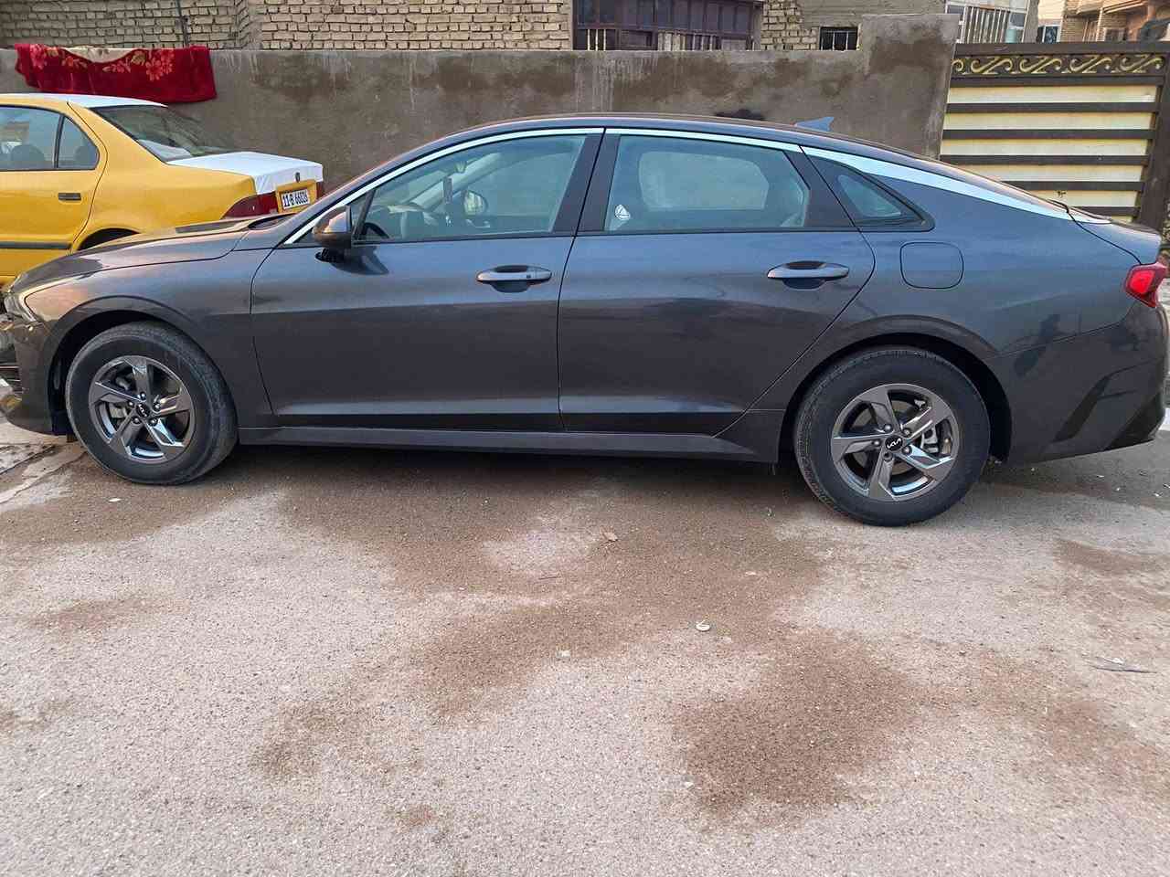 سلام عليكم سياره K5 رقم بغداد بسمي كبل تحويل  للبيع او مراوس سياره وارد امريكي موديل 23كير مكينه تيربو  ع وضع الشركه ضربته وسوناره مرفوقات بل منشور سياره خير من الله #السعر140 وبيهه مجال العنوان بغداد الشعب او تقاطع درويش اي ستفسار انتصل وبيك خير وتدلل ***********واتساب مفتوح
