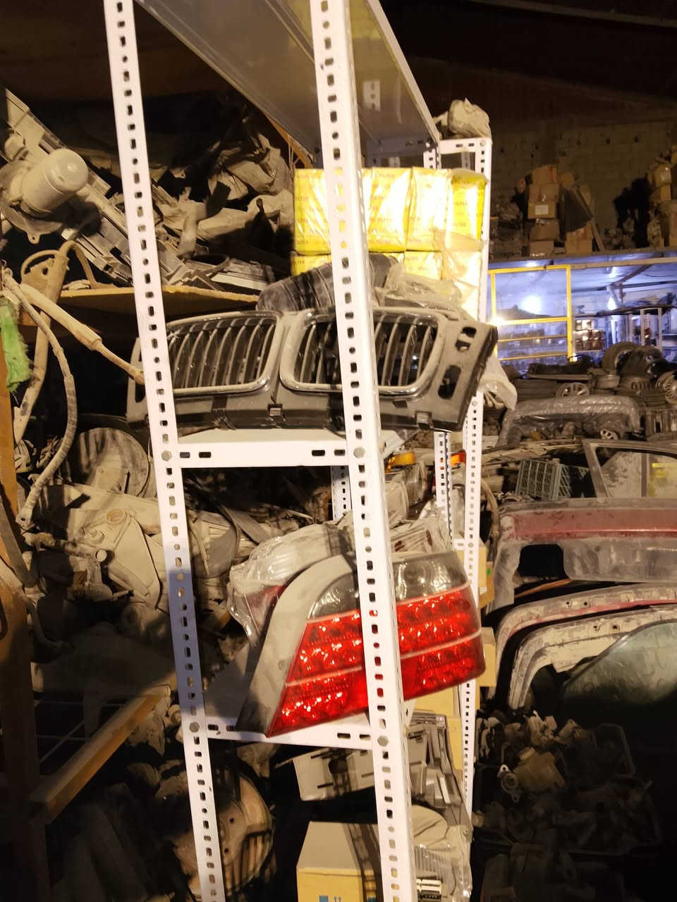 متوفر غراض BMW  جميع الأحجام محلات أبو حيدر التميمي بصره الزبير شارع الشعيبه الجديد قرب سنتر در الجنوب رقمي ***********
