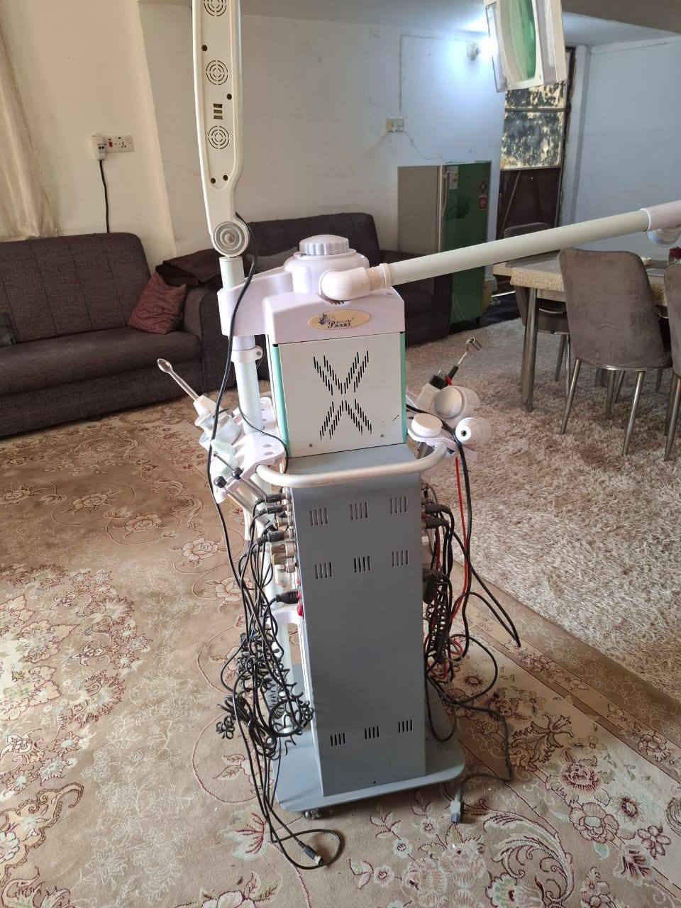 جهاز تنظيف بشرة
يحتوي على 19 وظيفة 
السعر 700 ألف وبي مجال 
الجهاز نظيف جدا
***********
