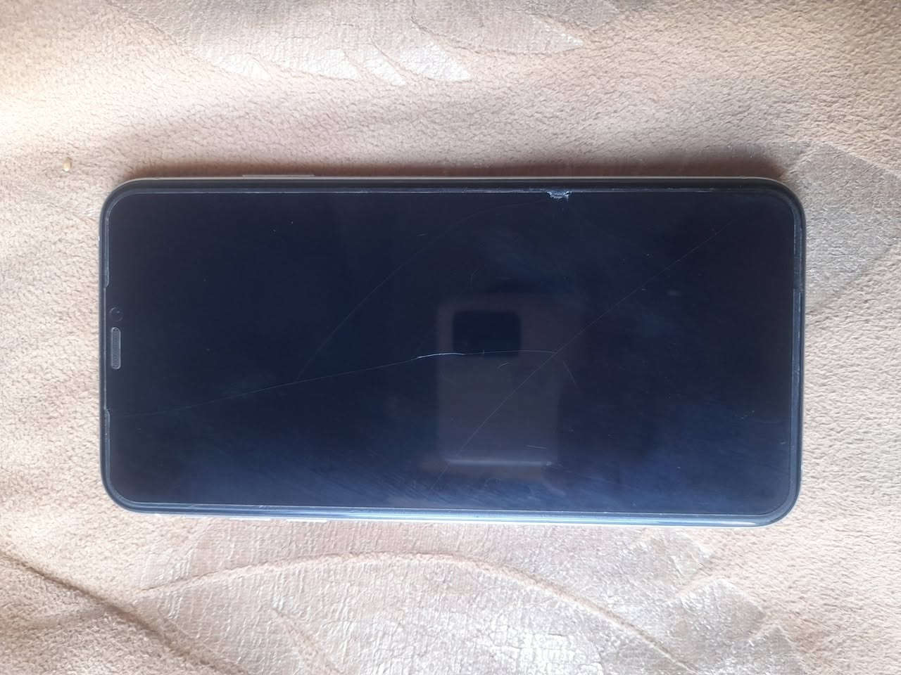 السلام عليكم ايفون Xs max ذاكرة ٢٥٦ جهاز نضيف شوفت عينك ما مفتوح ابد ما ملعوب براغيه فقط فيس ايدي واكف سعر ١٩٠ وبي مجال بسيط حك الجيه *********** مكاني بغداد الشرطة الخامسة
