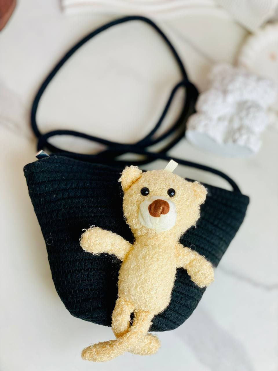 الجودة عنواننا 🇮🇶✌️

أفخم الحقائب النسائية 👜👜

حقيبة دزاين جديد لموسم 🌻2025🌻 

حقيبة نسيجية على شكل الدب اللطيف 🐻‍❄️🐻 حقيبة سحاب كتف كروس بودي منسوجة من القطف الطبيعي الناعم القطني وبالأضافة الى الدب اللطيف القطني 🤭🤭
🚘 يوجد خدمة توصيل لجميع محافظات العراق ٤ الاف 🚘


**إذا كنت صاحب هذا الإعلان وتريد حذفه لأي سبب، رجاءا أرسل رسالة إلى الدعم الفني**