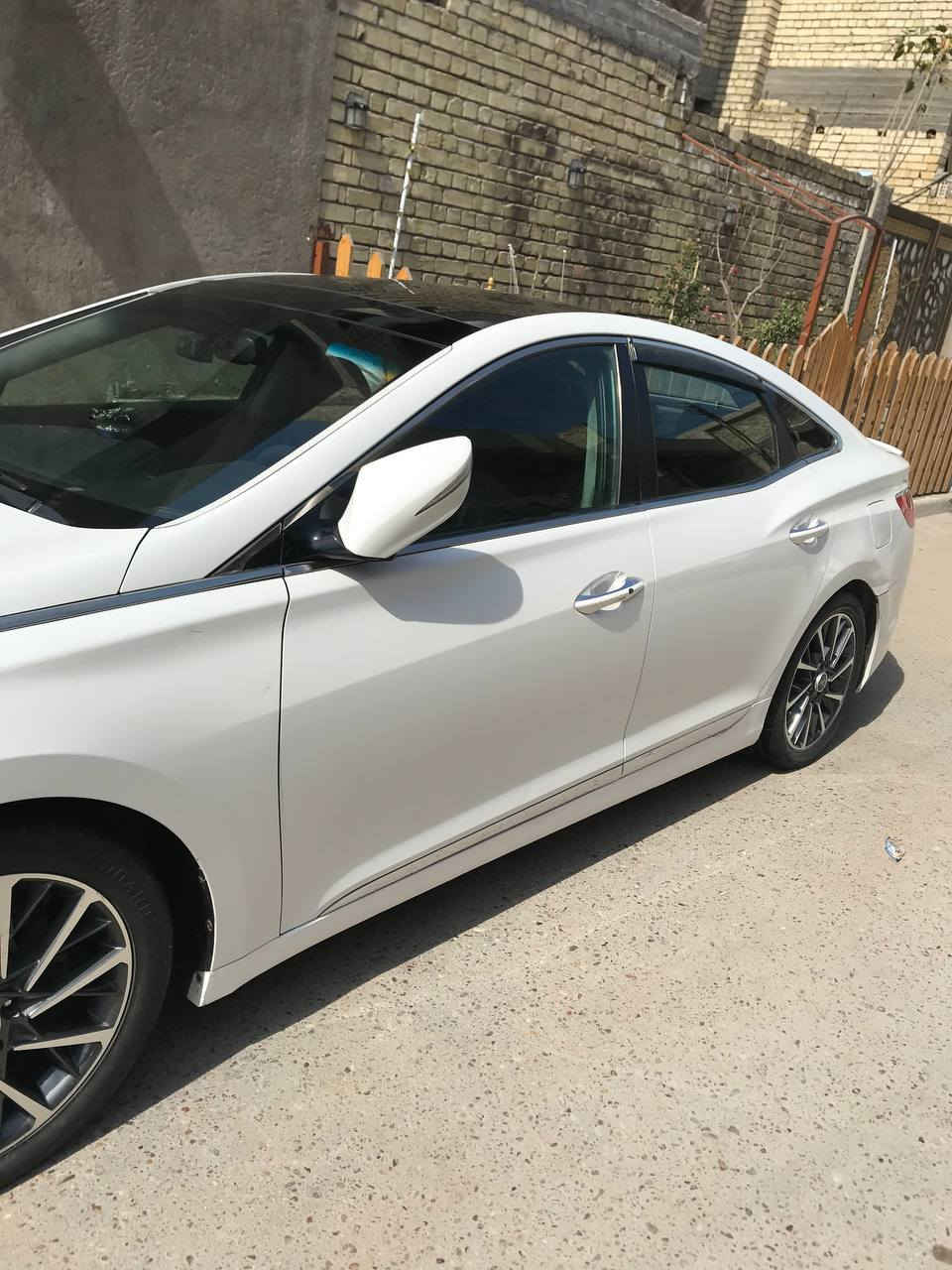 السلام عليكم
ازيرا موديل 2012 فول مواصفات خليجي 
السياره مكفوله من الضربه ولصبغ ولبارد ماعدا الباب الخلفي مصبوغ فقط وبيهه طخه خفيفه بلهلال مال جاملغ الخلفي موضحهه بلصوره باقي السياره كلهه مكفوله وسونر موجود 
مكينه 3000V6
مكينه وكير مكفولات 
رقم السياره بغداد بسمي تحويل مباشر 
سنويه 2026
صدر نظيف 100٪
تايرات جديده 
كهربائيات كلهه شغاله 
حساس امامي وخلفي 
بلكات نوزلات فيتبم كله جديد 
نواقص السياره 
الجامه الخلفيه متنفتح 
والمرايه الجانبيه جهه السايق ماطورهه ثكيل 
اما باقي السياره كلهه مكفوله 
مكان السياره بغداد 
السعر ١٣٠ وبيهه مجال 
***********
