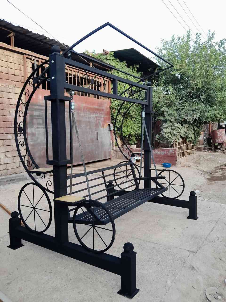 اخوكم ابو فهد الحداد لعمل كافة البواب والشبابيك والسقايف والمرجيح العنوان موصل صناعه الكرامه الجانب الايسر قرب مدخل حي الوليد ***********
