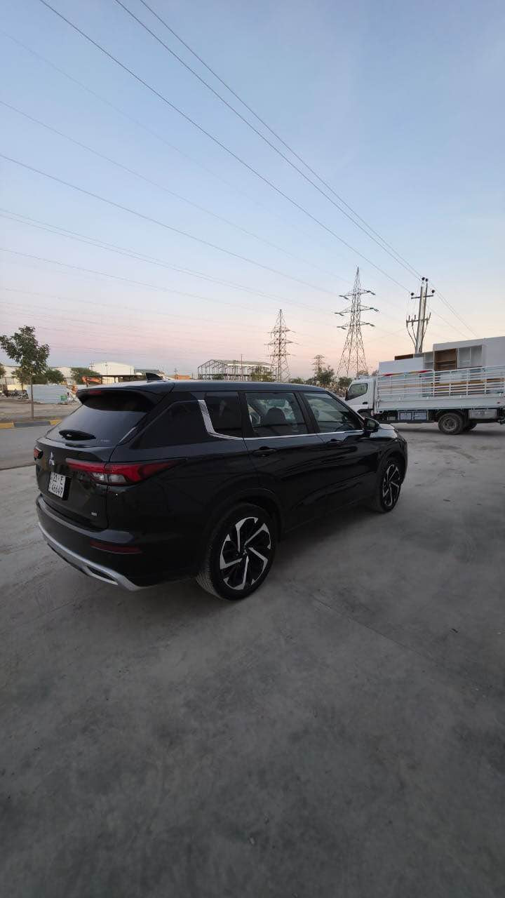 كوردي-عربي
​🏁 Mitsubishi Outlander 2024 (American Spec) 🏁
​بۆ فرۆشتن: میتسوبیشی ئاوتلاندەر مۆدێل 2024
نموونەی پاکی و جوانی، فول فول مواسەفات SEL.
​گرنگترین تایبەتمەندییەکانی:
​ڕەنگ: ڕەشی بریقەدار (Black Edition).
​جام: پانۆراما.
​کوشن:  کوالیتی بەرز، کارەبا، میمۆری و گەرمکەرەوە.
​تەکنەلۆژیا: شاشە گەورە، سیستەمی Apple CarPlay و Android Auto.
​بارگاویکردن: وایەرلێس چارجەر (Wireless Charging).
​: ڕاداری پێش و دوا، کامێرای 360 پلە، دیاریکردنی ڕێڕەو (Lane Assist).
​سندوق: کارەبا (جەگلەر).
​تایبەتمەندی زیادە: حاسە، لایت لید، سوکان گەرمکەرەوە، و چەندین مواسەفاتی تر...
​تێبینی: سەیارەکە زۆر پاکە و لەسەر کلیلە.
​📍 ناونیشان: [کەلار]
📞 بۆ زانینی نرخ و پەیوەندی: ***********
​🏁 ميتسوبيشي أوتلاندر 2024 (مواصفات أمريكي) 🏁
​للبيع: ميتسوبيشي أوتلاندر موديل 2024
سيارة قمة بالنظافة، فول الفول مواصفات SEL.
​أهم المواصفات:
​اللون: أسود ملكي مميز (Black Edition).
​السقف: بانوراما.
​الكراسي: جلد درجة أولى، كهرباء، ذاكرة خزن (Memory)، مع تدفئة.
​التكنولوجيا: شاشة كبيرة، نظام Apple CarPlay و Android Auto.
​الشحن: شاحن لاسلكي (Wireless Charger).
​الأمان: رادارات أمامية وخلفية، كاميرا 360 درجة، تحديد مسار.
​الصندوق: كهرباء (جكليتة).
​الإضافات: حساسات، لايتات LED، تدفئة ستيرن، وباقي المواصفات المعروفة للـ SEL.
​ملاحظة: السيارة جداً نظيفة وبحالة الوكالة (على البصمة).
​📍 المكان: كلار
📞 للاستفسار والسعر اتصل على: *********** Singapore
