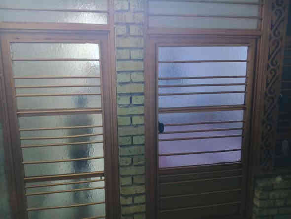 للبيع بيت مساحه ١٠٠ متر طابق ونص عنوان مقابيل المخازن مال حي الكوفة مقابل لبانزين خانه مال علاوي الاسمر رقم الهاتف *********** التفاصيل البيت مذكوره في المقطع
السعر 90
