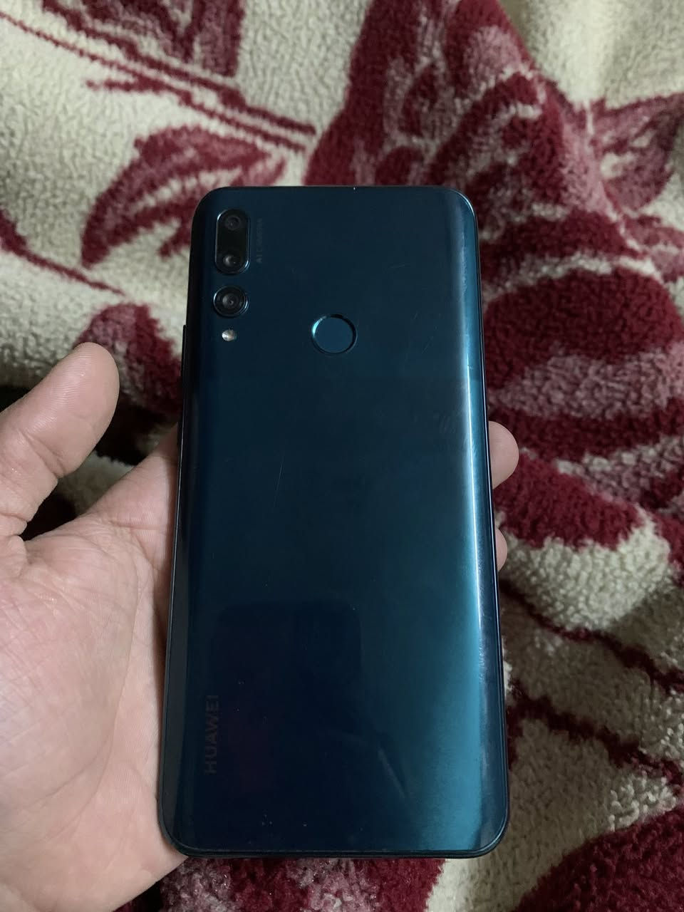 السلام عليكم 
هواوي y9 ذاكره 128 الجهاز مكفول من التصليح بي فقط فطور بالشاشه سعره 60 الف وبي مجال بسيط مكاني بغداد الدوره قرب شركه الكهرباء متواجد واتساب فقط ***********
