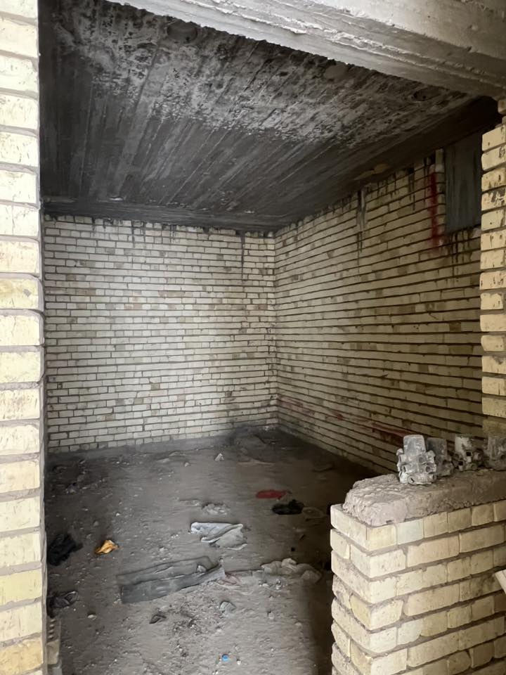 سلام عليكم بيت هيكل للبيع مساحة 100 متر نزال 20 واجه 5  المكان بعد السكه شارع بيت عنيد الشارع مقرنص مي ومجاري كامل 
الاستفسار عل الرقم ***********
