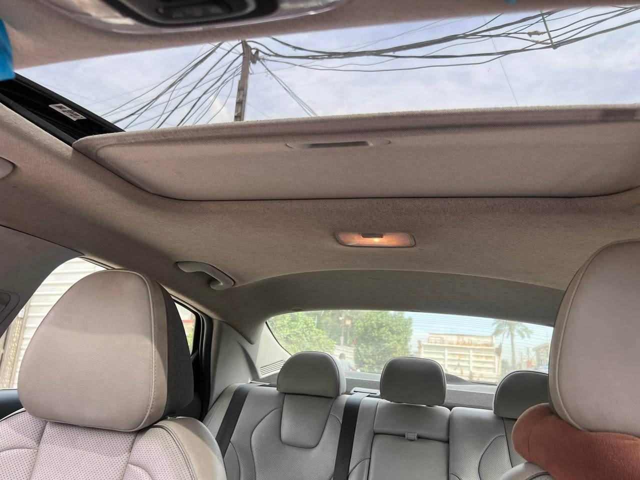 . النترا 2024 
فول لمتدد 
4كامرات 
بدون دواخل بدون شاصي بدون يرباك
ماشيه 73الف m
سعرها 155 بيها مجال 
تحويل ثاني يوم

*********** Colombo, Sri Lanka
