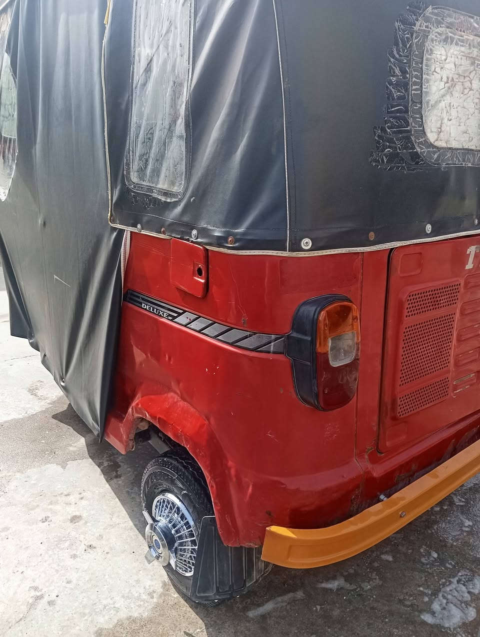 سلام عليكم تكتك للبيع 18اوراق تكتك جاهزه  كبل لشارع لا ضربه ولا صبغ مكينه تجفيت جديد كلجات جدد السعر 2600وبيهه مجال العنوان بغداد المحموديه الرقم***********
