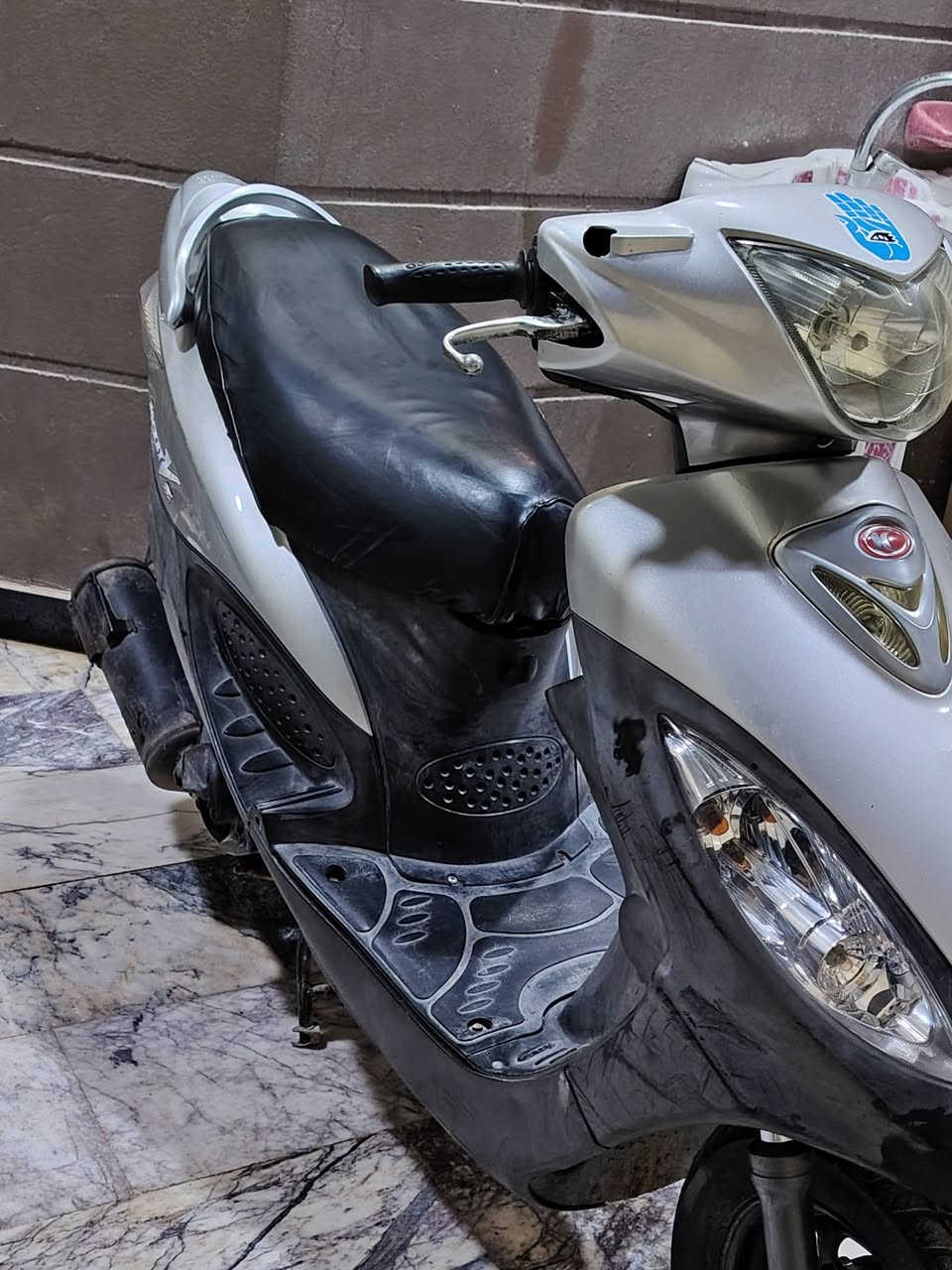 سلام عليكم دراجه كامكو نضيفه للبيع موديل 2011 برغي ما مفتوح كفاله عامه الشراي يراسلني خاص ***********
