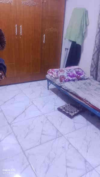 سلام عليكم  بيت زراعي طابقين  المساحه 100متر شرك يحتوي على غرفه نوم وصاله ومطبخ وصحيات واستقبال والطابق الثاني يحتوي على غرفه نوم وصاله وصحيات والسعر 35 مليون وبي مجال للشراي العنوان ناصريه مدينه الصدر خلف الروف نزله ال منهل قرب مولد عايد للاستفسار على الرقم ***********
