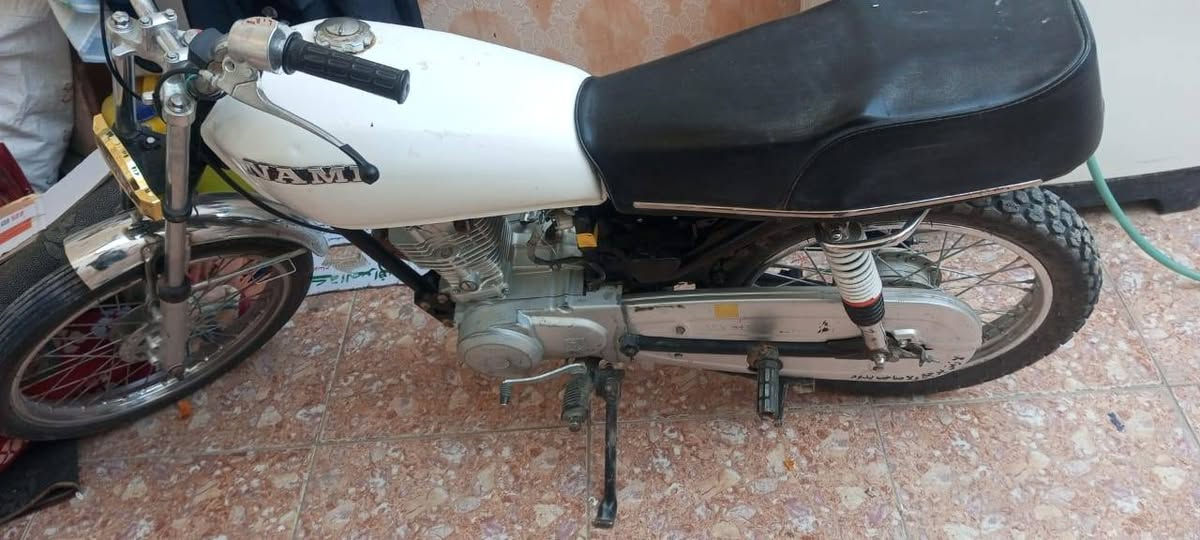 سلام عليكم دراجه للبيع مديل 22 اوراق اصولي مكينه مفتوح بيه بس بوشه للبيع او مراوس بستوته حسب قناعه ننطي فرق مكان ناصريه قرب حي الصناعي مكلف بل نشر هاده رقم راعيه ***********
