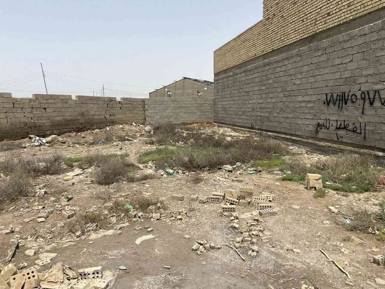 ً
١٠٠متر للبيع شارع جوادين مي كهرباء تبليط متوفر قريبه عل شارع 
ستفسار ***********
