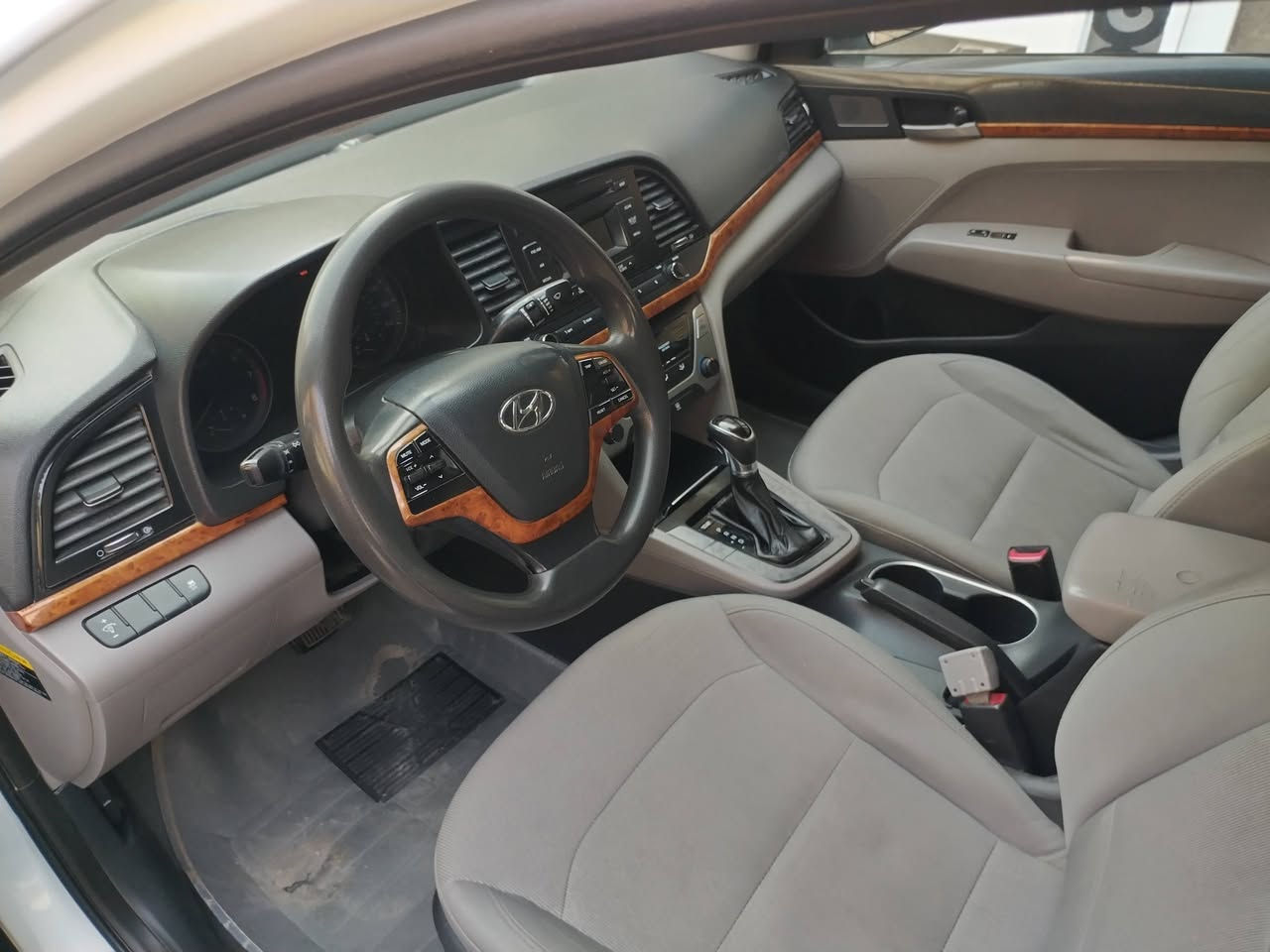 السلام عليكم النترا أمريكي ٢٠١٧ بدون شاصي ودواخل وايربك حادثه قبق جنطه مبدل بيه اربع قطع صبغ مكاني الشعله رقمي *********** سعره ١٠٥ بيه مجال للطيبين
