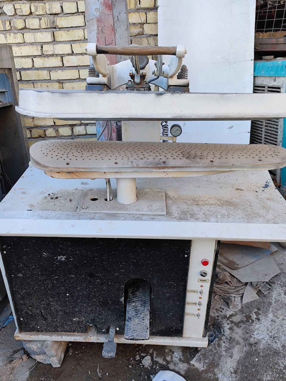 سلام عليكم بريس تركي مستخدم شغال سعر مناسب 
***********
