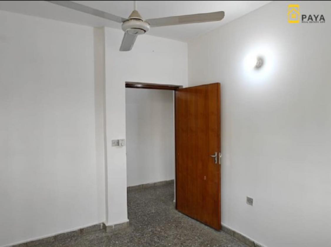 شقة للايجار في نفق الشرطة الفرع  ركن مقابيل ابو طيبة 

مساحة 106م
طابق 2
صالة
مطبخ مجهز كاونتر
غرف نوم 3
خدمات 1
حديثة ونظيفة ومصبوغة

سعر الايجار الشهري / 750 الف
فقط عوائل
***********
