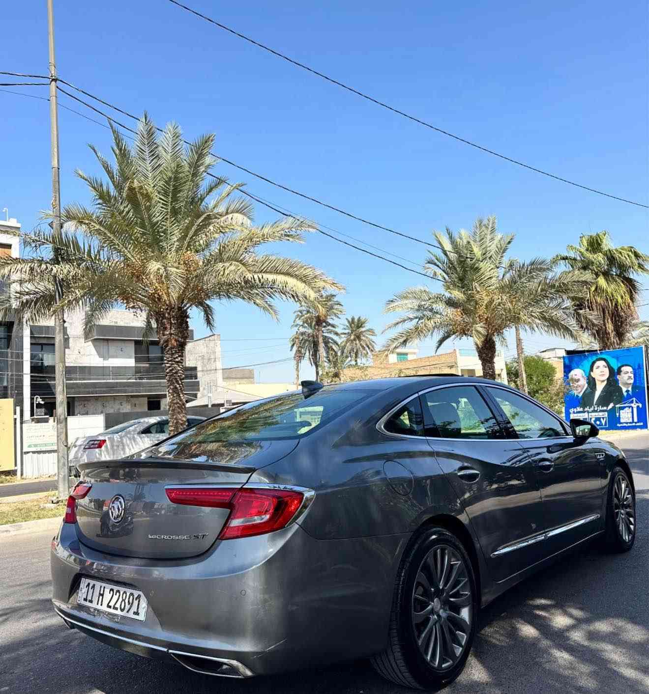 السلام عليكم 
للبيع او مراوس 
 السعر 180 
بيوك امريكي لاكروس موديل 2019 وارد امريكي
حادث جاملغ ودعامية بدون دواخل بدون ايرباك 
ماشية 43
محرك V6 ٦ سلندر 
فول مواصفات 
فتحة سقف بانوراما 
رادارات وتحديد مسار 
مقاعد جلد وكهرباء وخزن ميموري 
شاشة وكاميرا 
انارة ترحيب 
وبعد بيها مواصفات 
قيادتها كلش حلوة وسيارة قوية جدا 
مكان السيارة بغداد السيدية 
*********** بغداد, العراق
