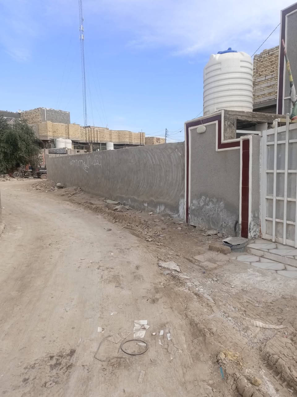 قطعه مساحه 150متر ركن في مجمع حجي حسين مقابيل جامعة الخظراء للبيع 
***********
