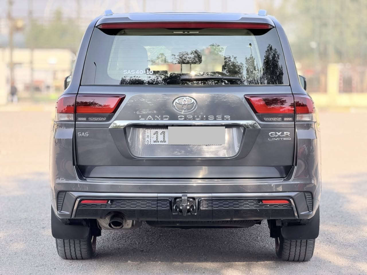 سلام عليكم .... اخوان عندي لاندكروز 2024  لمتد ساز اصلي لون فيلي مكفوله من الضرر والصبغ والبارد رقم بغداد بأسمي وتحويل مباشر ماشيه 42 
اخوان السياره كل مواصفاته اصليه يعني اي اضافه مابيه  يعني لمتد اصلية وسعرها 67800$   واي استفسار هذا رقمي *********** مكان السياره السيدية حي الاعلام 
مواصفاته 
محرك 6 سلندر 4000
سلايد 
كشنات جلد 
تبريد كشنات 
اربع كامرات 
باب خلفي كهرباء 
شاحن
