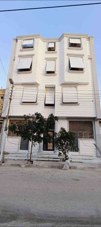 بناية للبيع • ١٠٠م • مصعد كهربائي