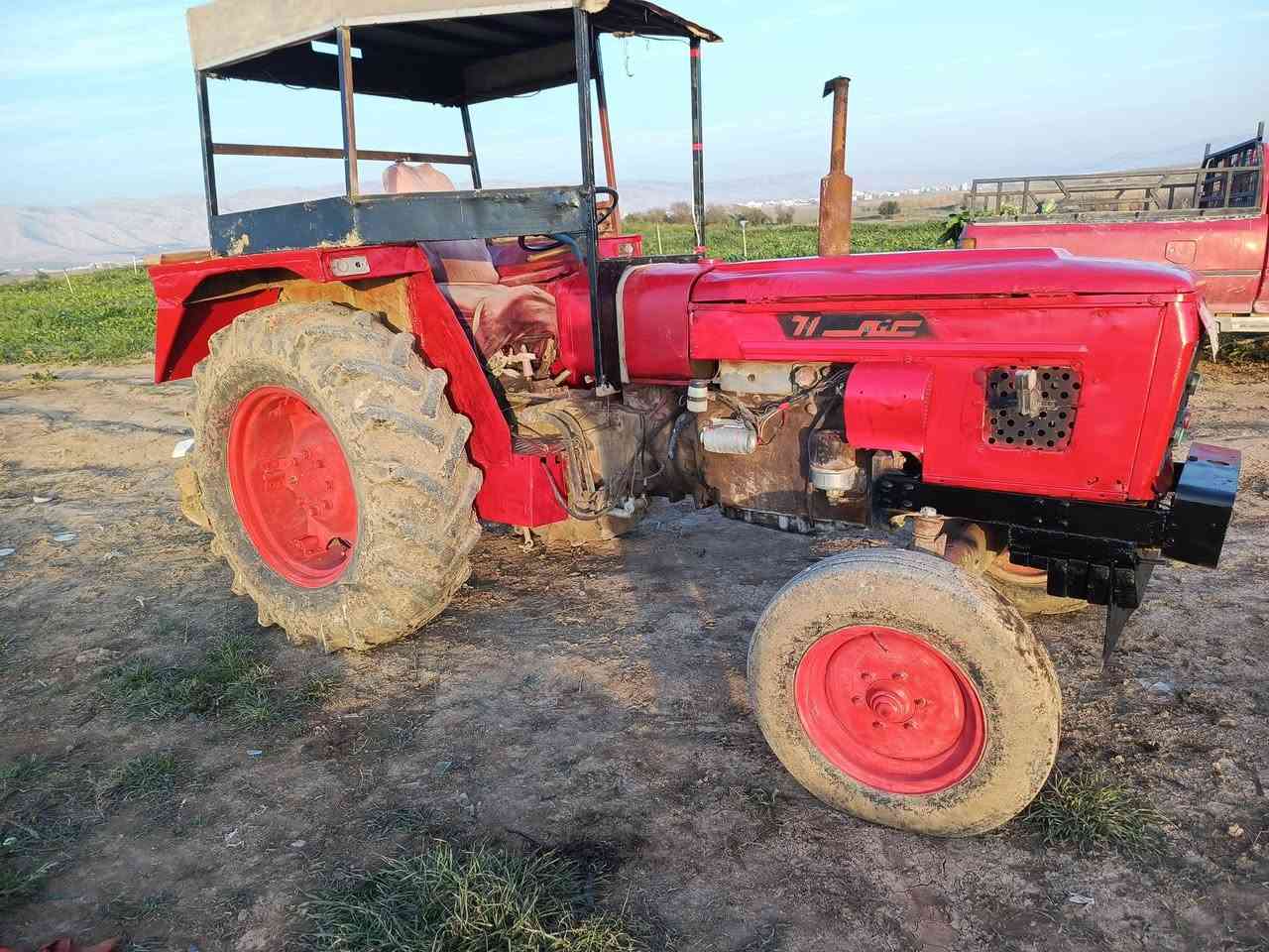 عنتر للبيع موديل 87 حجم 71 سعر 3,000,000 رقم نينوى بيها رقم سنويه بس صاحب الشرعي ما موجود مكاني بمحافظه دهوك ***********
