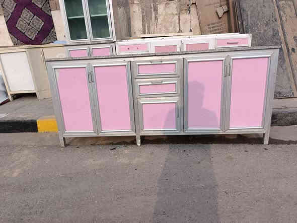 للبيع كاونتر مترين ونص مع معرض عمودي مرمر بل كامل نظيف جدآ السعر 350 مع التوصيل العنوان كرمة علي الناحيه 
*********** الزبير
