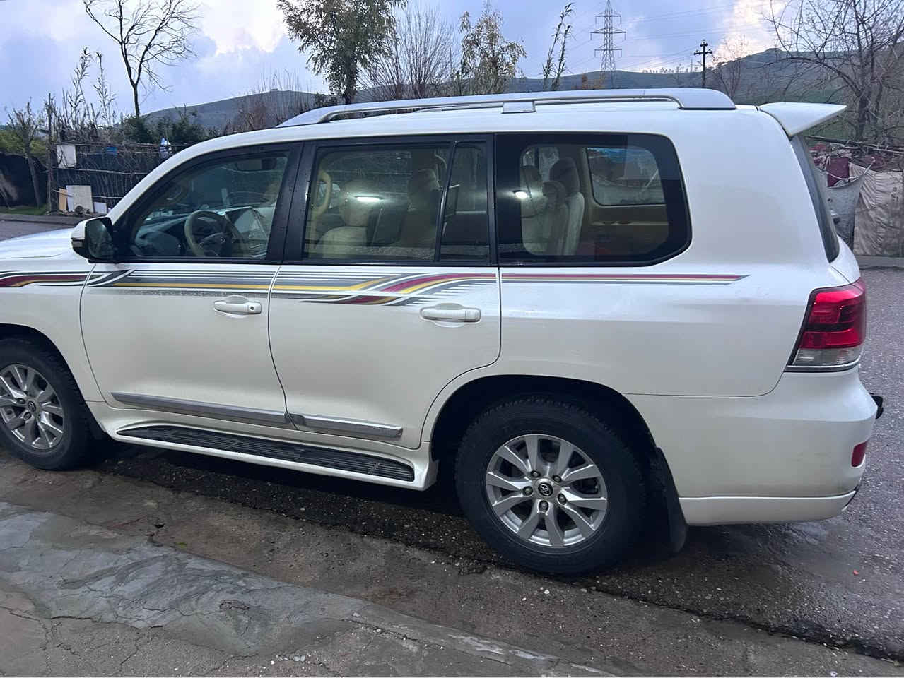 تويتا لاندكروزر موديل ٢٠١٧ GXR فول فول هجي پيوه نيه  لوكه ١١٠ هه زار روشتوه ساردو بوياخي نيه   ***********. *********** شمشمل, السليمانية
