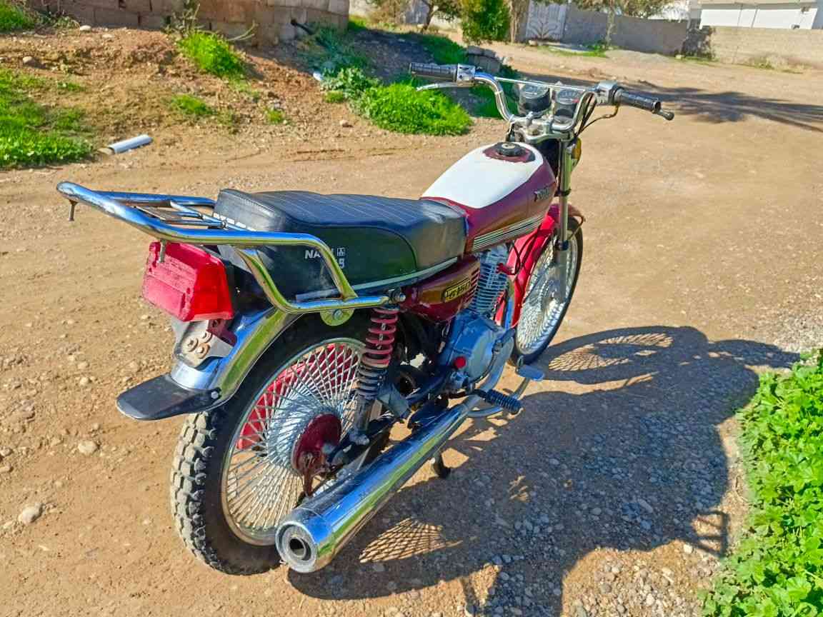 ماطور نامي ستندر للبيع بدون اوراق موديل17 نضيف لاصرف ولاصوت كهربائيات شغال تاير خلفي جديد وياله نضاف صالنصه جعره السعر280وبي مجال للاتصال ***********
