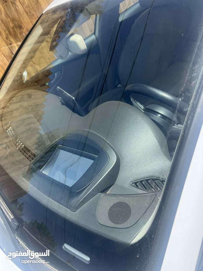 سلام عليكم شباب مرخصت الادمن 
عندي هاذي الاودي a7 مديل 2012 فول مواصفات اس لاين اكواترو السياره شغاله بس يحتاجلها ادامه للمحرك السعر 110 وبيها مجال حك الجيه  السياره مكانها بغداد الي حاب ايشوفها الاستفسار الاتصال 
*********** 
تحياتي للجميع
