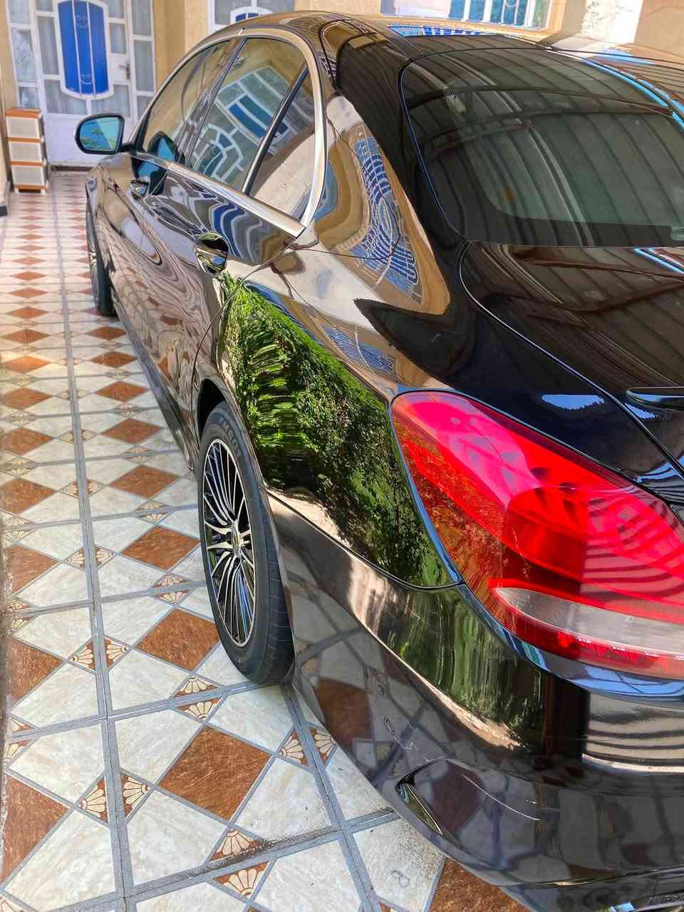 السلام عليكم للبيع مارسيدس  C300 موديل 2018 حادث بسيط جدا بدون ارباك ماشيه 92 فول بنراما شاشهً كبيره جلد تحكمات تخم تاير جديد قبل سبوع شاده سونار مرفق بالصور  مكينه 2000 تيربو  تبريد حداديه جاهزه  تحويل مباشر  السعر 215 وبيه مجال  ***********
