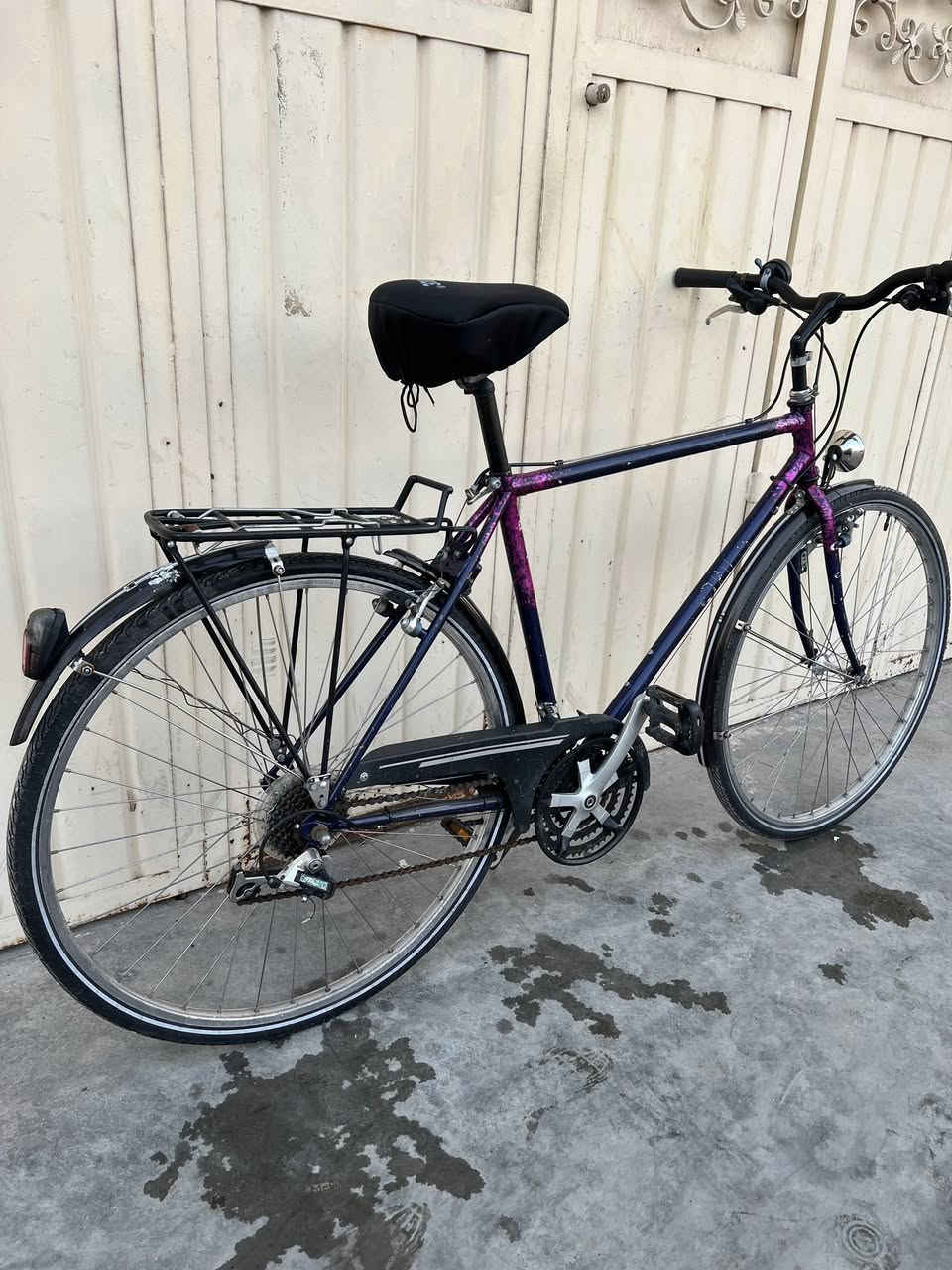 باسکیل بەریتانی 
حجم٢٨ 
فریم ٥٤ 
سیم shimano 
کیرات٣-٨
لایتات کل اشتعل 
کل جسم اشتعل 
توصیل موجود 
سعر ١٣٥ الف 
عینوان :کلار -ڕزگاری
ژ.م /***********
