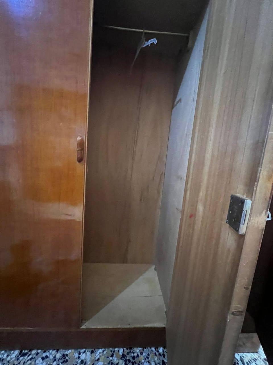 كنتور للبيع نجارة نضيف مابي اي ضرر لسعر 300 وبي مجال رقم الهاتف  *********** لعنوان حلة قرب جامعة بابل
