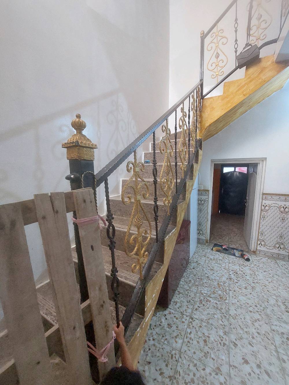 بيت للبيع بغداد حي السفير المساحه١٢٥ واجه ٦ونص النزال ١٨