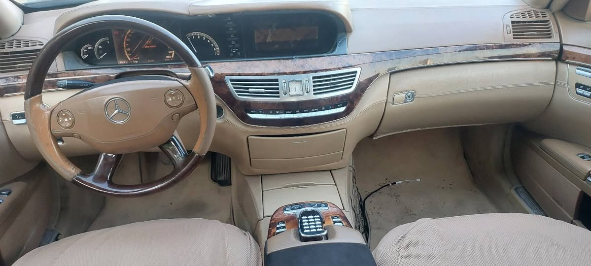 مارسیدس s65...2007قپات قپات موسفات هەمو گیانی بەشەرت گێڕ مەکینە تەبرید  چوار تایەی لۆک هیچ لێدرانی نیە هەموشتی مزبوتە سەیارەکە ساغە 62گەڵاو کەمێک محاملە***********
