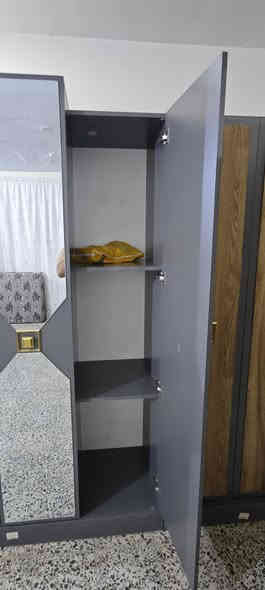 السلام عليكم
للبيع غرفة نوم تركيا 10 قطع جديده غير مستخدمه فقط الملابس مخليها بالكنتور صارلي سنه من اشتريتها ومتروكه حتى الليبلات بعدها بيها كلش حلوه وقويه ولونها حلو صبغ حراري متكونه من 10 قطع

كنتور 6 ابواب هايدوليكيا

ملحق كنتور 2 باب هايدروليكيا

جربايه 

ملحق جربايه + مخزن

ميز جربايه عدد 2 + تيبلام شغال 

ميز تواليت 

مرايا عاموديه زاويه 

ميز خزن مجرات

طابوريه

للاستفسار على الرقم *********** متوفر واتساب 

اتصل وتدلل 

بغداد حي القاهرة الثانية قرب وزارة العمل والشؤون الاجتماعية
