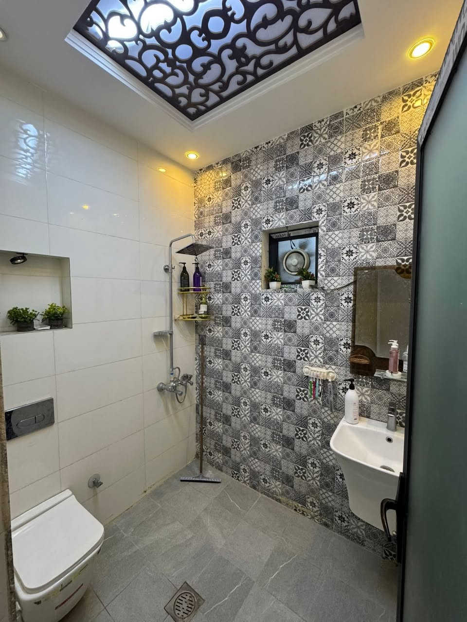 دار حديث للبيع في منطقة زيونة محلة 716
المساحة 96 متر
واجهة4.80 متر
طابقين 3 غرف نوم استقبال مطبخ حديث درجة اولى
شارع ورصيف عريض موقع سكني ممتاز
 للاستفسار *********** محمد الشمري
