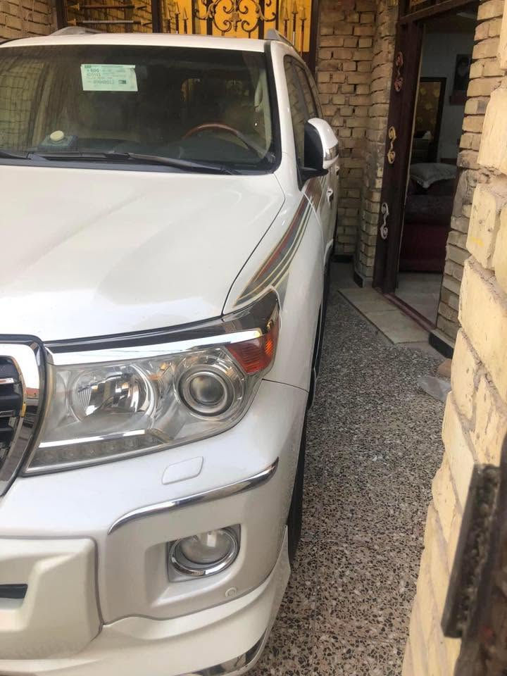 السلام عليكم
لاندكروز GX-R

موديل :2014 
ماشية : 173 KM
المواصفات :
فتحة 
بصمه 
كشنات كهرباء 
كشنات جلد 
داخل بيجي 
تحكم ستيرن 
صاجات 
 3 قطع تبريد 
 7 راكب 
حساسات امامية + خلفية 
لايت زنون 
بلوجكتور 
زراك لايت 
لد امامي 
هوك سحب 
فور ويل 4x4

المكينة 6 ;4000 
مري شفط كهرباء 
اشاير بالمري 
دوسات 
ويل كب كروم 
نيكلات  
بصمة عدد 2 
(رقم بغداد )دولي 

ملاحظة:  السيارة بيها مكفوله ماعدا بارد في جاملغ اصبعين 
((السيارة جديدة جداً بدون اي نقص))

السعر : 380 وبيها مجال بسيط 

العنوان : بغداد 

للاستفسار
 ***********
***********
