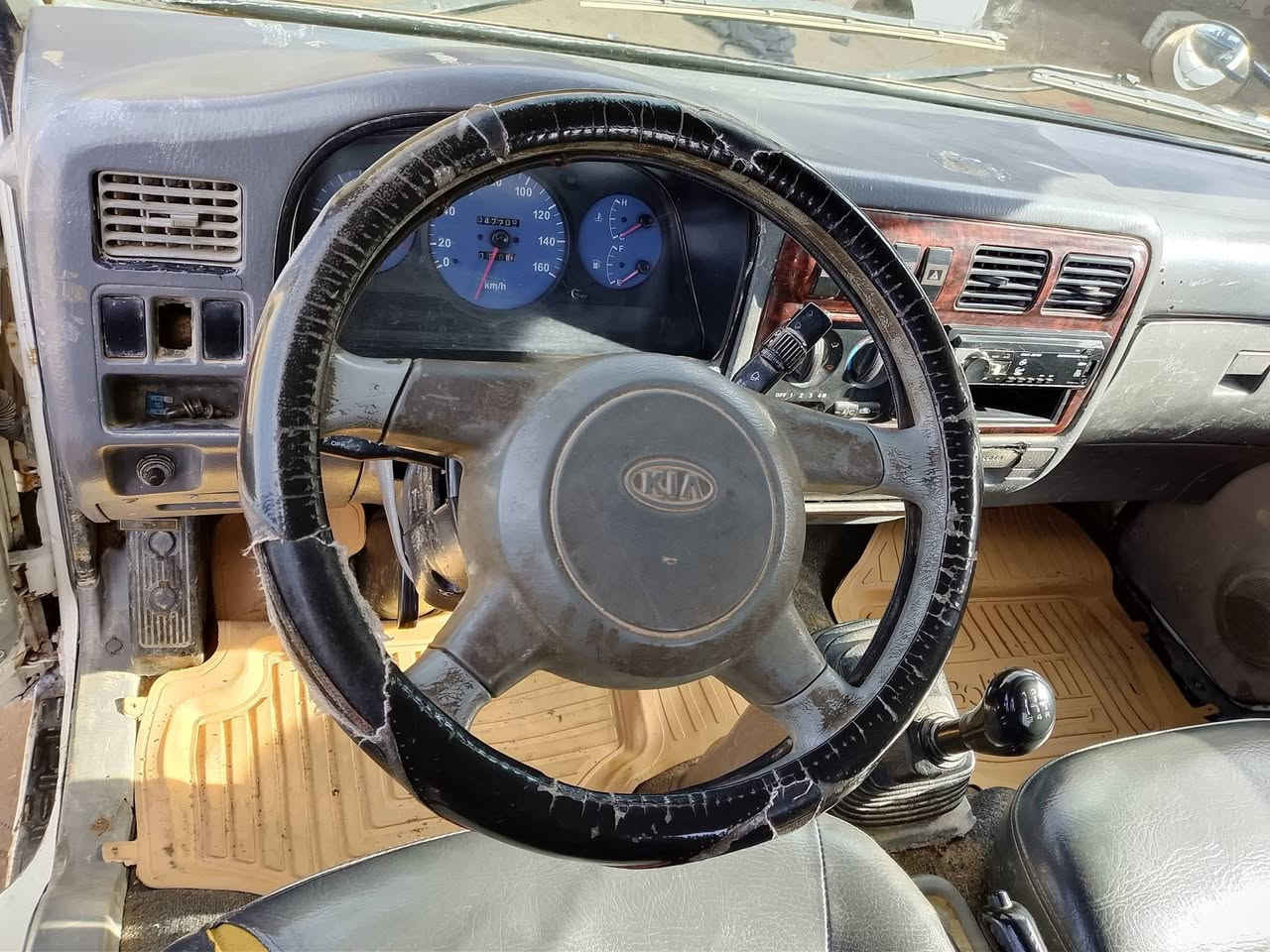 كيا ام عيون للبيع كير محرك اكسل شرط جاهزه ما مسجل السعر 30 وبيها مجال رقم***********
