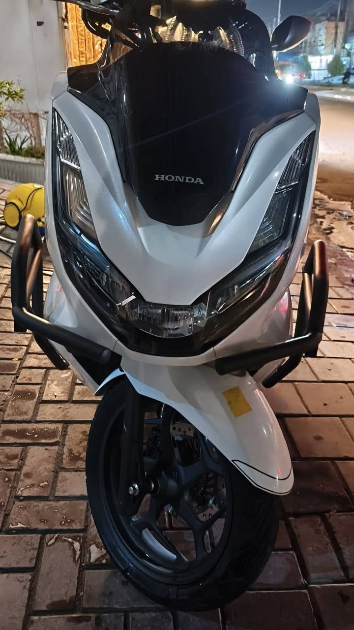 السلام عليكم و رحمة الله 
 PCX
الجيل الرابع ياباني kf  كفالة عامة من الضربة والصبغ والفتح 
ماشية 19 وشوية  
نازلة من بيت طارش وبعدها على وضعها 
مكاني بغداد الشعب .. سـعرها 30 ومجالها قليل 
***********
