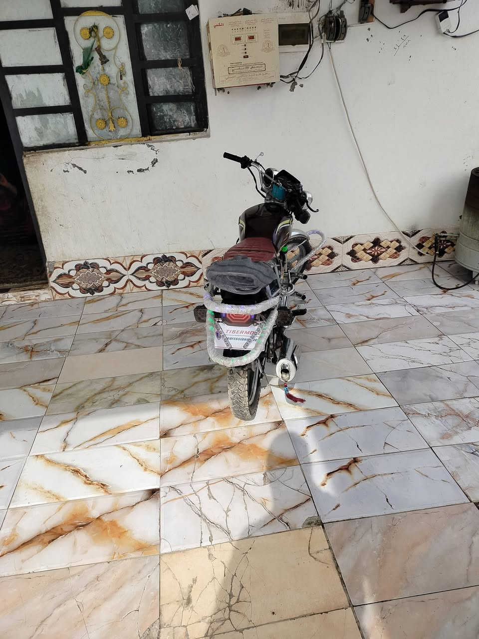 سلام عليكم  سيفان موديل21للبيع كاامل ومكفول وأي نقص مابيهه اوراق كامله الدراجه تاخذه ربع متصرف عليها خير من الله سعر 490وبيها مجال حك الجيه وبس اتصل ودلل ***********ويدلل الشراي
