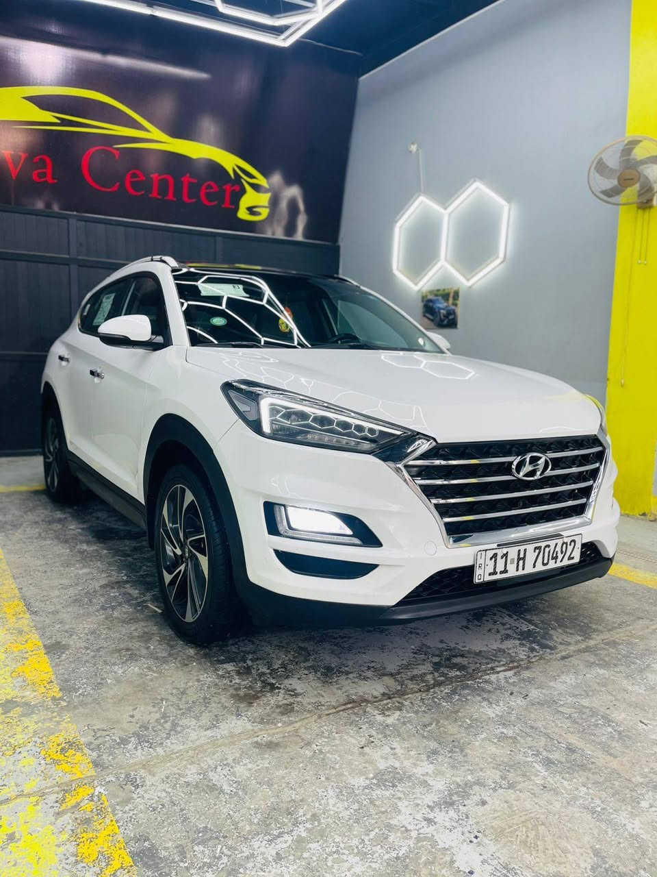 السلام عليكم هونداي توكسان موديل 20 خليجي مكفول من الحادث والصبغ مكفول والسيارة فول الفول الكير والمحرك مكفولات
فتحة سقف بانوراما 
بصمة ابواب وتشغيل 
المقاعد الامامية كهرباء 
انظمة قيادة 
تبريد قطعتين 
تحكم ستيرن 
اشاير مري 
مري شفط
ماشيه 83
مكانها ديالى وسعرها 215 للاتصال 
***********
