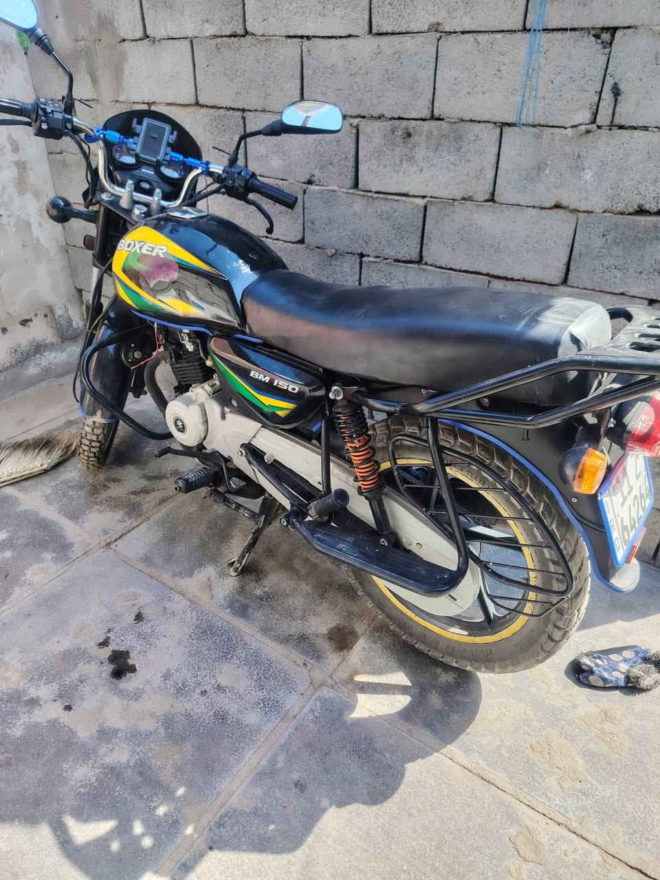 السلام عليكم بوكسر للبيع مديل ٢١ العنوان بغداد الحريه ***********
