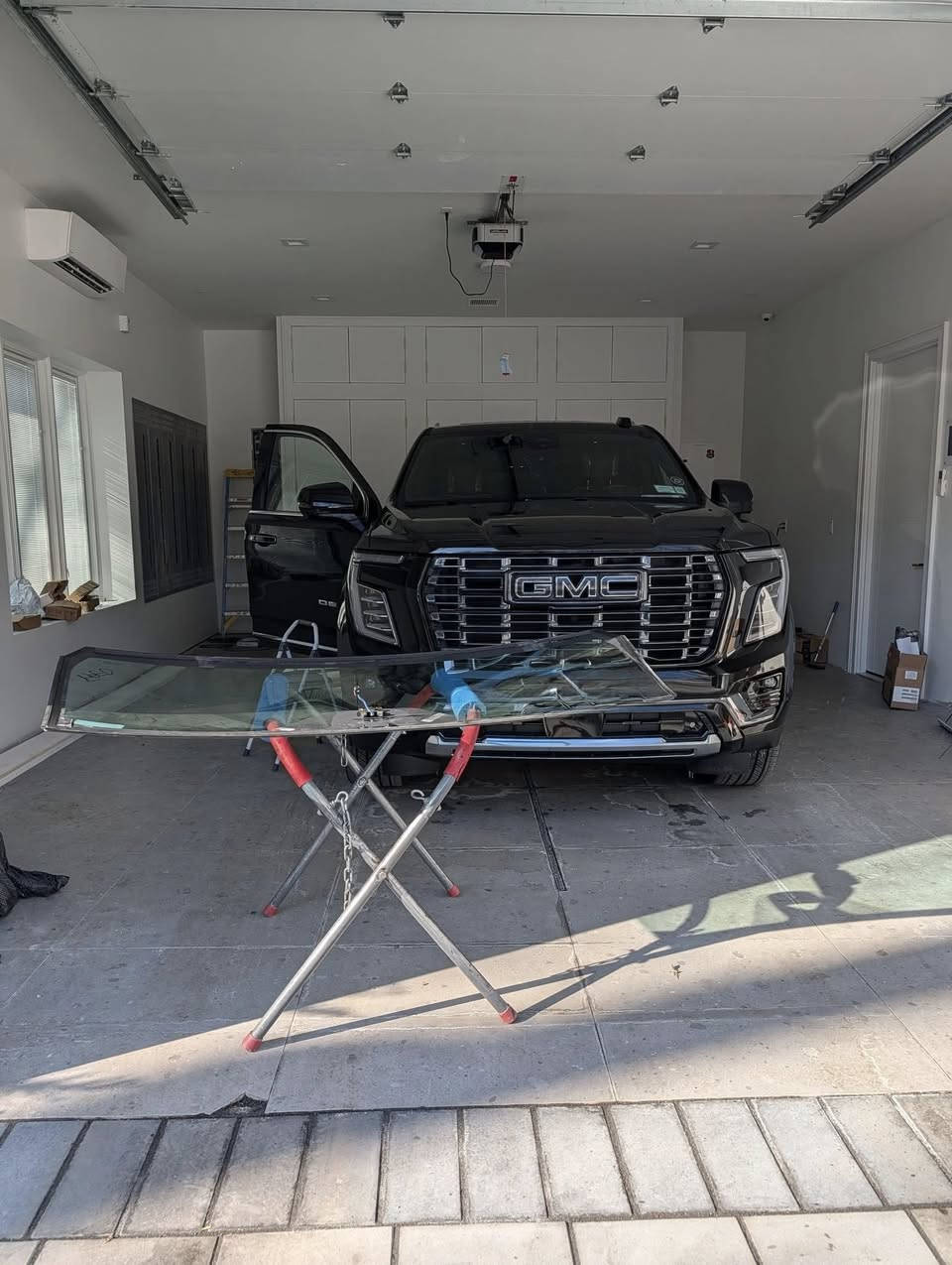 السلام عليكم شركة التقدم يتوفر لدينا جميع أنواع زجاج السيارات الحديثه اصلي تجاري العنوان بغداد شارع الشيخ عمر معه خدمه موقعيه مجاناً نوصلك وين متكون أتكون سيارتك تحت أيادي كفوئين معه ضمان العمل للتواصل على الرقم ***********
