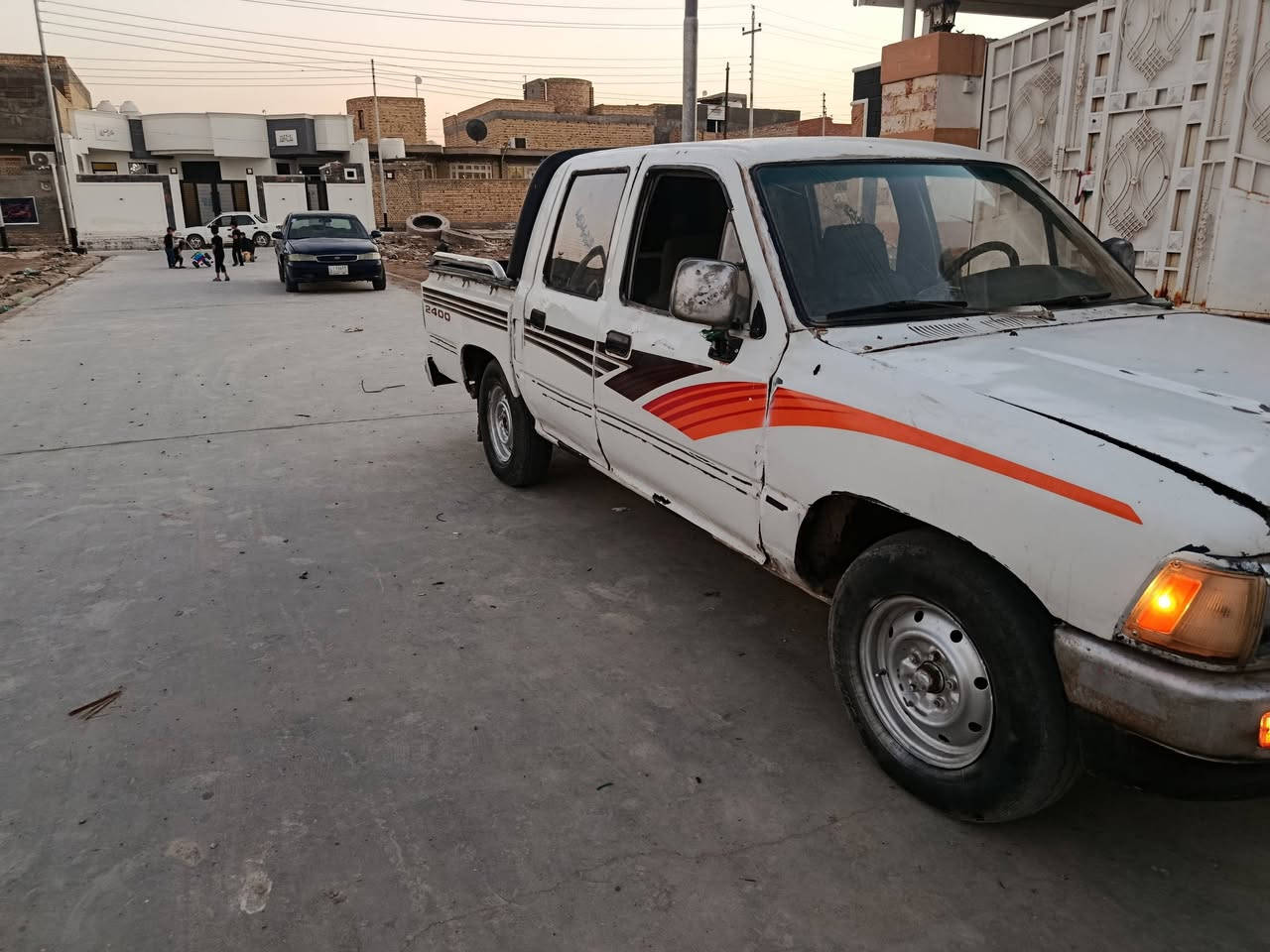 السلام عليكم سياره بيكم 91 رقم قادسيه  تحويل مباشر ما عليها غرامات سنويتها توها نافذه سياره حلوه وجاهز  مكينه وكير وحداديه وتايرات كهربائياتها كلها شغاله مكانها ذي قار قلعه سكر سعرها 27 ورقه وبيها مجال ***********
