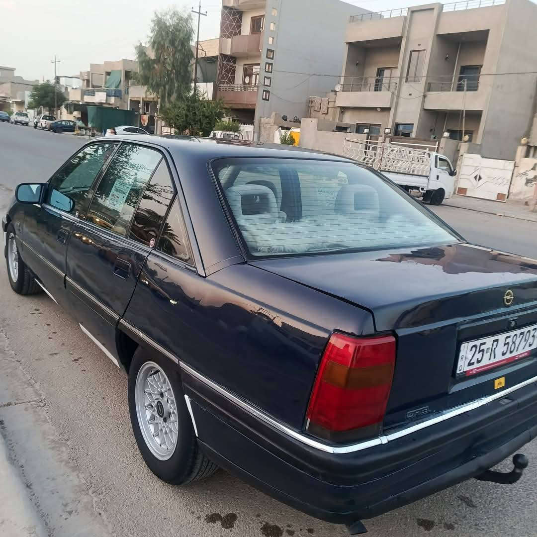 اوميكا للبيع الحجم 20 السيارة ماناقصها برغي ***********
