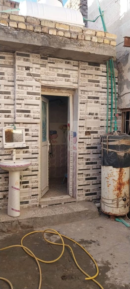 السلام عليكم ورحمه الله وبركاته الدار للبيع العنوان الضجريه المساحه 140 بصف الركن مقابيل المتنزه السعر 70 مع المجال  اقرب نطقه دالهه حسينيه عبدالله الرضيع رقم صاحب الدار *********** التواصل مع صاحب الدار
