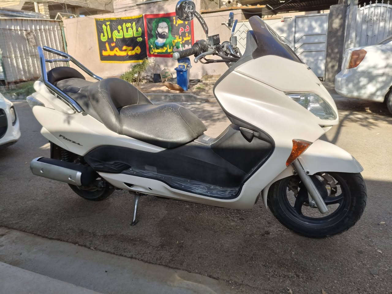 السلام عليكم
هوندا فورزا mf 80 موديل 2009 
اوراقهة اصولية اني منزلهة من الرمبة 
6 كير 3 تحويلات كير شغال 100%
دراجة مال رمبة وبلادية مملعوب بيهة تايراتهة مال يابان ميهة الزيتي مال يابان كهربائيات كلهة شغالة دراجة حلوة وناعمة 
السعر مليون وستمية وخمسين وبي مجال 
مكاني بغداد حي العامل 
***********
